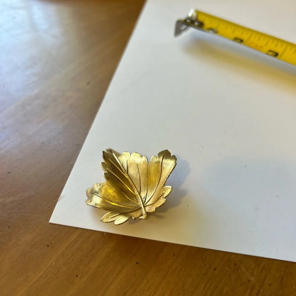 Glowing Vintage Leaf Brooch